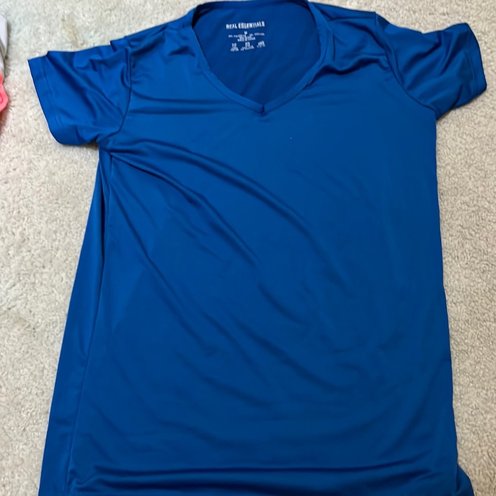 “Like New” REAL ESSENTIALS Top